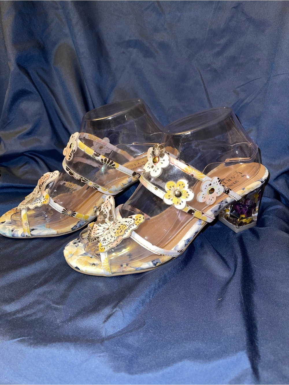 L’Artiste Floral Cutout Block Heel Mules in Yellow and White
